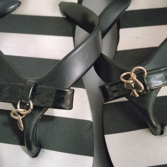 Cute Kate Spade New York black white 5-6 striped flip flops bow & Spade charm - Picture 6 of 6
